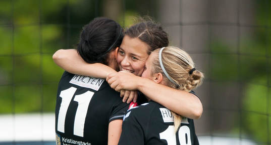 Kristianstads Marija Basunic har gjort 0-1 och jublar och