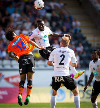 Örebros Alhassan Kamara  och Norrköpings James Frempong