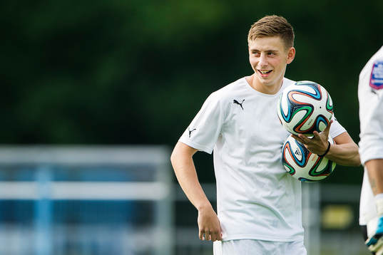 Malmö FFs Petar Petrovic värmer upp