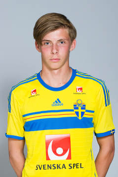 Emil Ursholm, som spelar i P16/97-landslaget, poserar för ett porträtt den 8 juli 2014 i Stockholm.