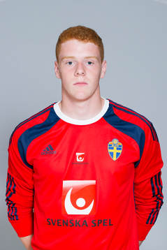 Gabriel Persson, som spelar i P16/97-landslaget, poserar för ett porträtt den 8 juli 2014 i Stockholm.