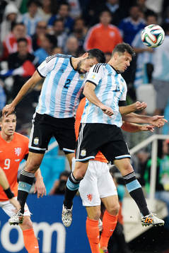 Argentinas Ezequiel Garay och Fernando Gago