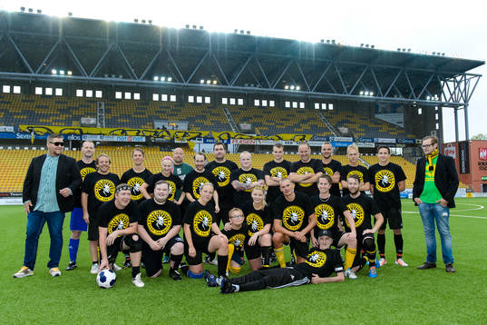 Guliganernas lag innan matchen mellan Elfsborgs Legendarer