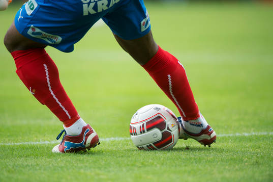 Bollbehandling i den allsvenska fotbollsmatchen mellan Helsingborg och Gefle i Helsingborg 13 juli.