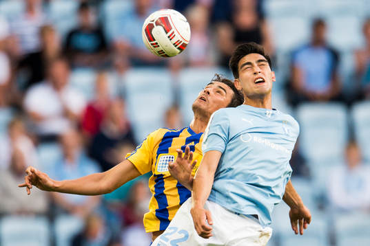 Malmö FFs Amin Nazari i nickduell med Ventspils Girts Karlsons