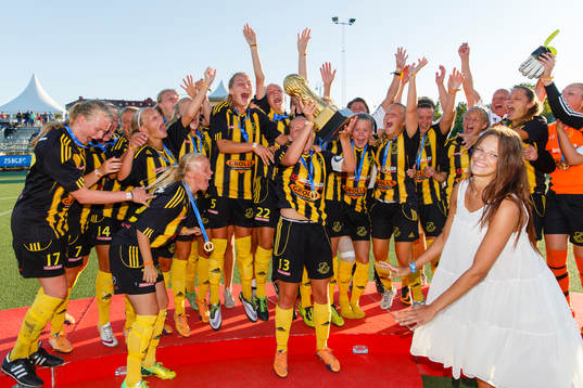 Final i G17 mellan Vaksala SK och Göteborgs DFF, Vaksala jublar efter segern