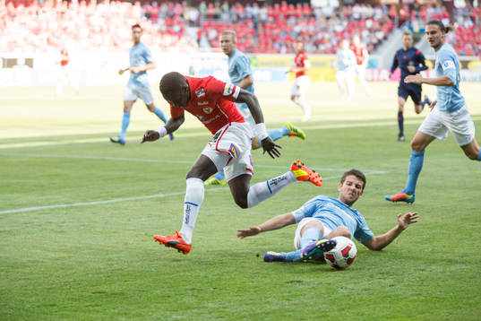 Kalmars Papa Alioune Diouf och Malmös Erdal Rapkip