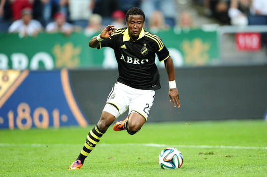 s Kennedy Igboananike strax innan han gör 1-0 under fotbollsmatchen i kvalet till Europa League mellan AIK och Linfield den 24 juli 2014 i Stockholm. 