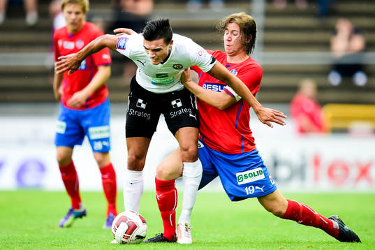 Örebros Ahmed Yasin i kamp med Helsingborgs Darijan Bojanic
