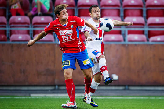 Östers Freddy Söderberg och Assyriskas Levon Pachajyan