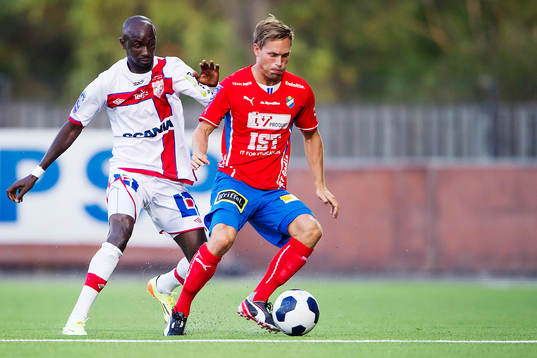 Assyriskas Aziz Corr Nyang mot Östers Andreas Wihlborg