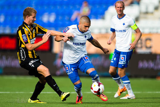 Häckens Simon Gustafson och Norrköpings Rawez Lawan i