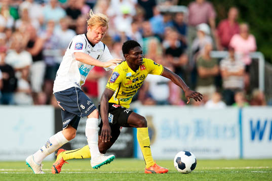 Gefles Simon Lundevall och Mjällbys Kwame Bonsu