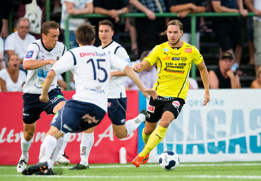 Mjällbys Danny Ervik utmanar Gefles Skuli Jon Fridgeirsson