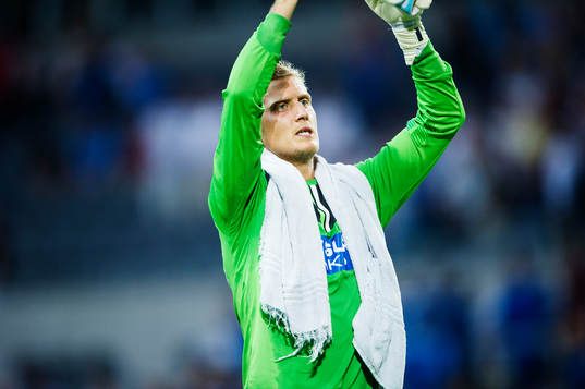 Helsingborgs målvakt Pär Hansson tackar publiken