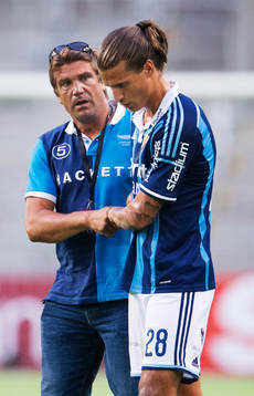 Djurgårdens sportchef Bo Andersson och Aleksandar Prijovic i samtal
