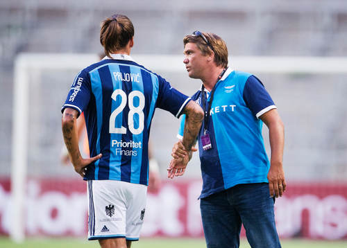 Djurgårdens Aleksandar Prijovic och sportchef Bo Andersson i samtal
