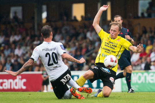 Örebros Erik Moberg och Mjällbys Robin Strömberg