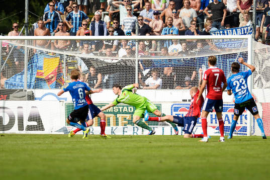 Halmstads Johan Blomberg gör 1-0