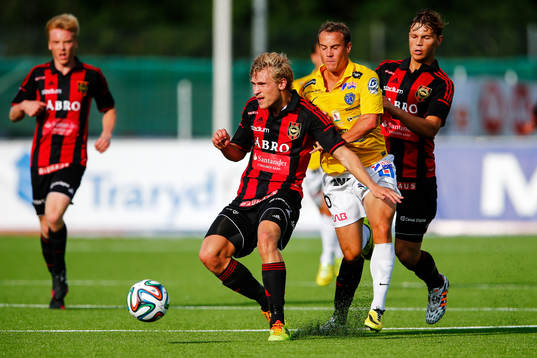 Brommapojkarnas Carl Starfelt  och Falkenbergs Calle Wede