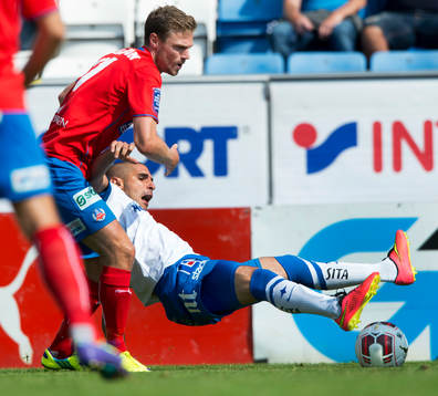 Helsingborgs Arnor Smarason river ner Norrköpings Rawez