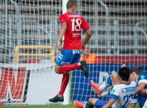  Helsingborgs Jordan Larsson nära rulla in bollen och bli hjälte i matchen i allsvenskan mellan Helsingborg och Norrköping i Helsingborg 10 augusti 2014.
