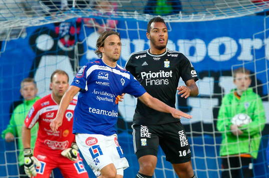 Åtvidabergs målvakt Henrik Gustavsson, Tom Pettersson och IFK Göteborgs Kenneth Zohore