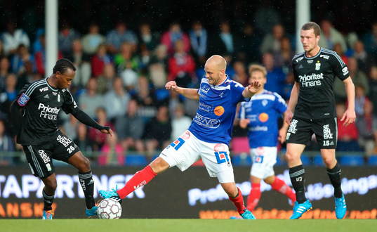 IFK Göteborgs May Mahlangu, Åtvidabergs Daniel Sjölund