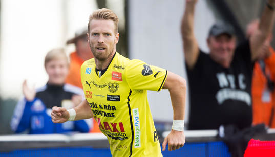 Mjällbys Christian Wilhelmsson har gjort 1-0 i den allsvenska matchen mellan Mjällby och Norrköping i Hällevik 14 augusti 2014.