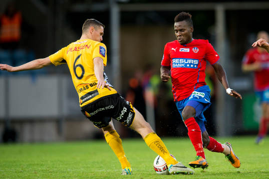 Helsingborgs David Accam och Elfsborgs Jon Jönsson
