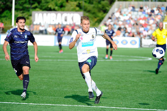 Malmö FFs Agon Mehmeti jagar Gefles David Fällman