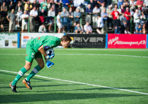 Gefles målvakt Emil Hedvall räddar ett skott