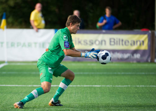 Gefles målvakt Emil Hedvall räddar ett skott