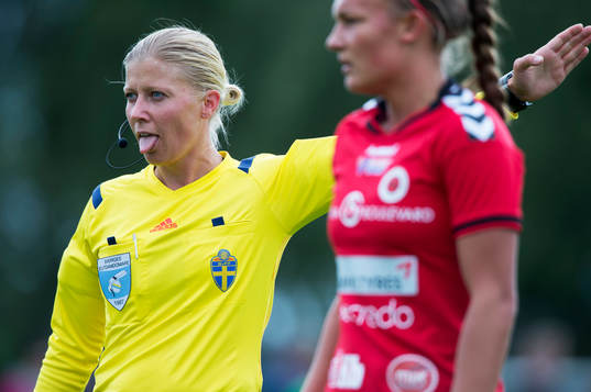  Domaren Sandra Fogelberg i matchen i damallsvenskan mellan Kristianstad och Eskilstuna i Kristianstad 16 augusti 2014.