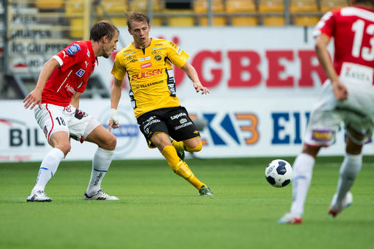 Elfsborgs Simon Hedlund och Kalmars Tor Øyvind Hovda (v)