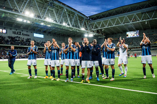Djurgårdens spelare tackar publiken på Tele2 arena