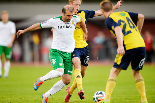 Hammarbys Kennedy Bakircioglu i matchen i Superettan mellan Ängelholm och Hammarby den 18 augusti 2014.