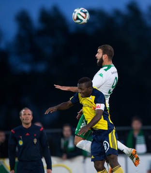 Hammarbys Andreas Haddad och Ängelholms Monday Samuel i matchen i Superettan mellan Ängelholm och Hammarby 18 augusti 2014.