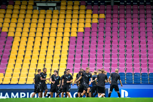 Malmö FFs spelare värmer upp