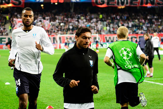 Malmö FFs Isaac Kiese Thelin och Ricardo Ferreira Da Silva värmer upp