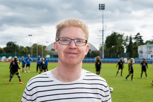 Bylinebild, Fredrik Hasselgren, reporter på damfotboll.com