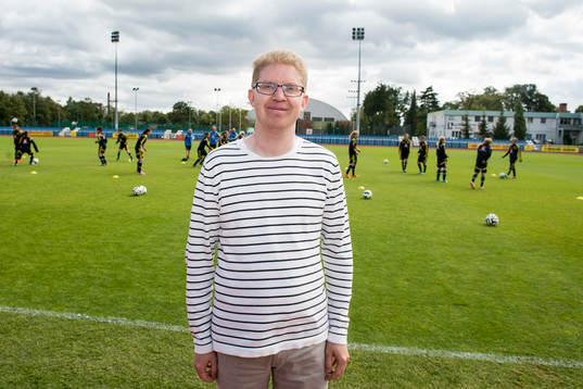 Bylinebild, Fredrik Hasselgren, reporter på damfotboll.com