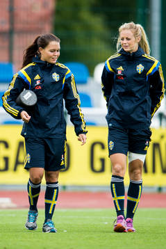 Sveriges Emilia Appelqvist och Amanda Ilestedt är skadade och deltar inte på den ordinarie träningen