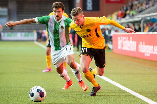 Kamp mellan Elfsborgs Adam Lundqvist och Rio Aves Ukra