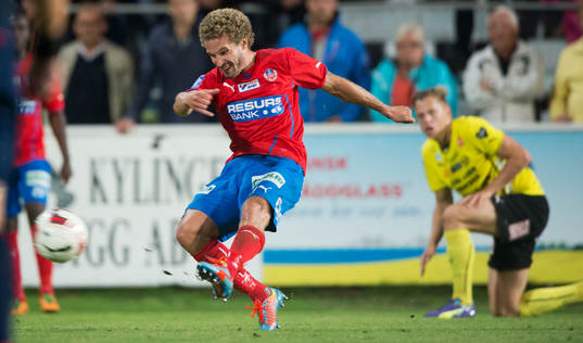 Helsingborgs Christoffer Andersson skjuter i matchen i allsvenskan mellan Mjällby och Helsingborg i Hällevik 22 augusti 2014.