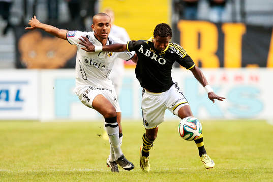 s Kennedy Igboananike under fotbollsmatchen i Allsvenskan mellan AIK och BK Häcken den 24 Augusti 2014 i Stockholm. 
