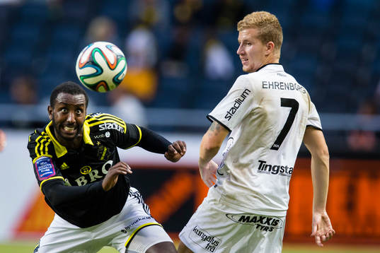 s Henok Goitom och Häckens Simon Gustafson under fotbollsmatchen i Allsvenskan mellan AIK och BK Häcken den 24 Augusti 2014 i Stockholm. 

