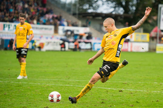 Elfsborgs Sebastian Holmén missar en straff som annars hade inneburit 1-2 till Elfsborg