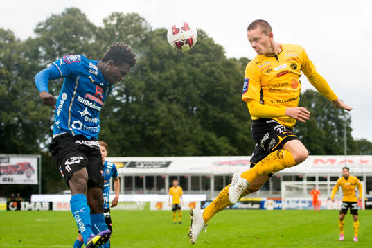 Elfsborgs Anton Lans och Halmstads King Osei Gyan