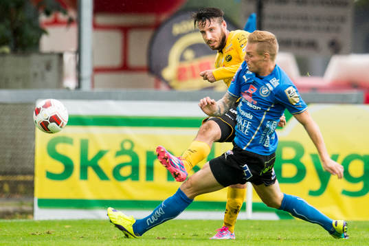 Elfsborgs Mikkel Beckmann och Halmstads Gudjón Baldvinsson